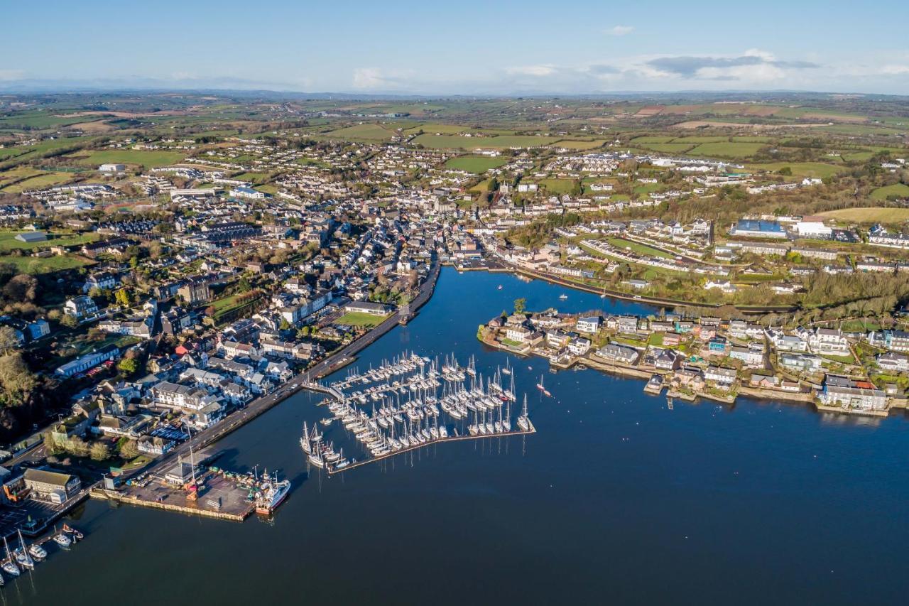 Ocean View,kinsale, Hosted By Exquisite Homes, Sleeps 22 Holiday home